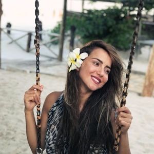 Meet your Posher, Tuğba